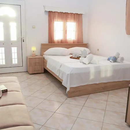 Ioli Luxury Apartment Gourna Exterior photo