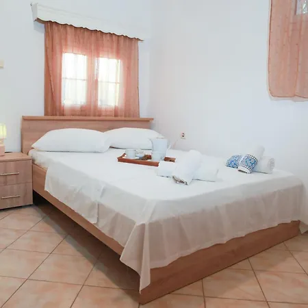 Ioli Luxury Apartment Gourna Exterior photo